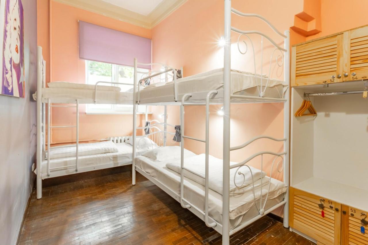 Garis Factory Hostel Kiev Exteriör bild
