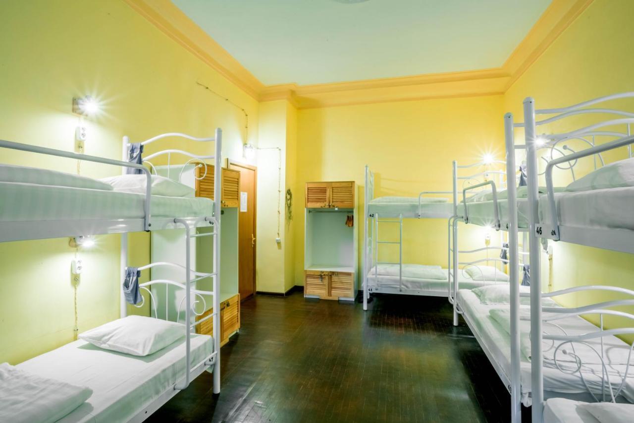Garis Factory Hostel Kiev Exteriör bild