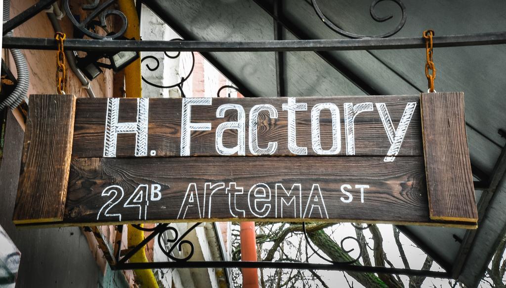 Garis Factory Hostel Kiev Exteriör bild